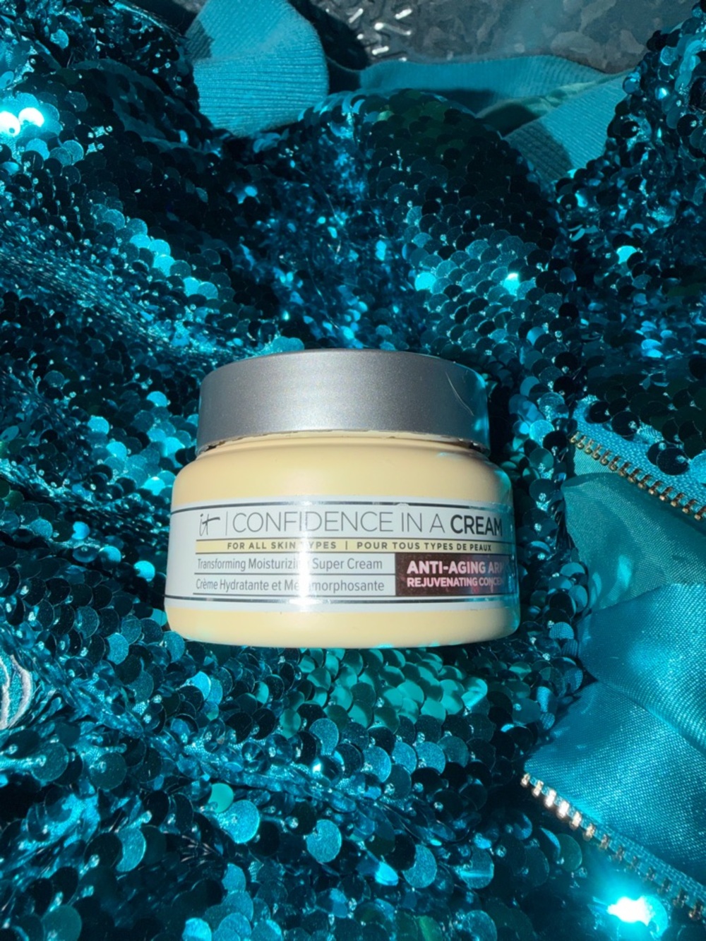 IT Cosmetics Confidence in a Cream Anti-Aging Facial Moisturizer. - Picture 9 of 10